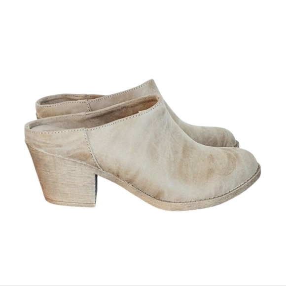 Rocket Dog Shoes - Sold Women's Rocket Dog Tan Block Heel Mules Size 8